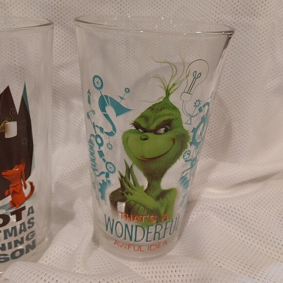 Set of 2 Christmas Grinch Glasses - Picture 2 of 3
